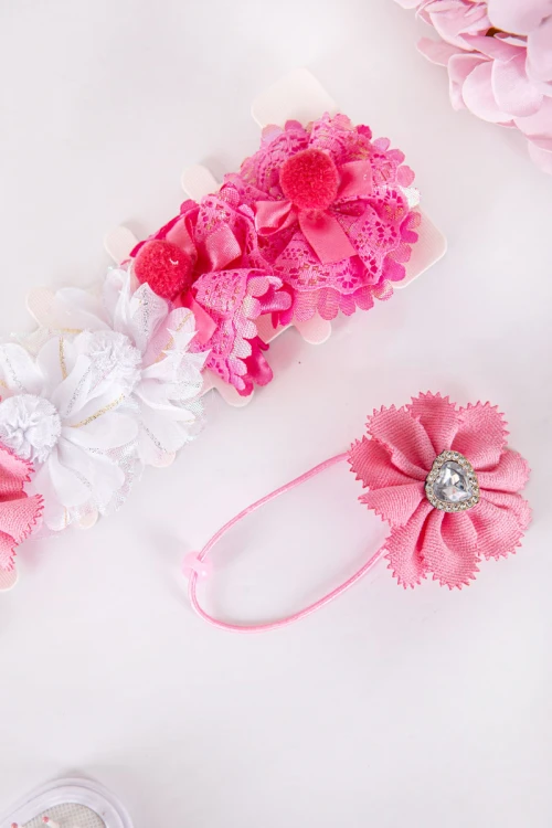 ربطة شعر 6 حبات على شكل ورود مزيج من اللون الوردي الفاتح و الغامق و الأبيض