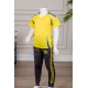 طقم ولادي رياضي قطعتين تيشيرت لون أصفر مقلم باللون الأزرق و بنطلون طويل لون أسود مخطط باللون الأصفر من الجانبين بجيوب و بزم من الأسفل