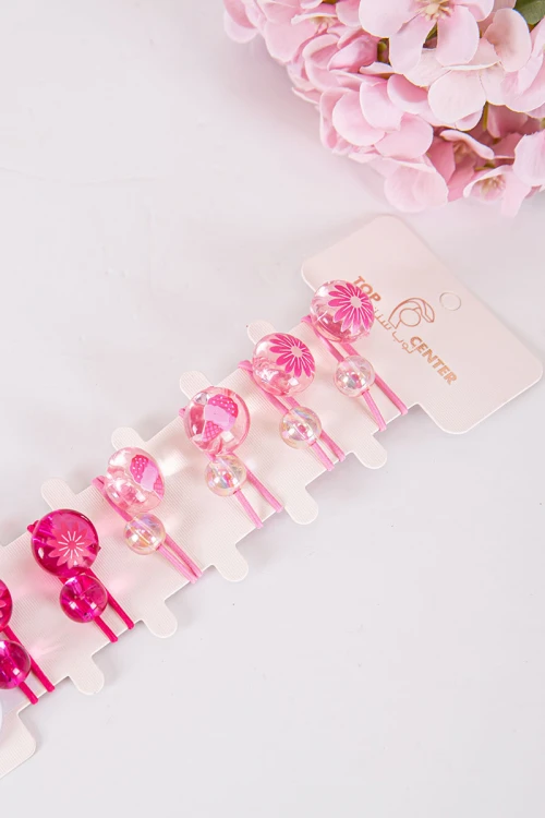 ربطة شعر 6 حبات مزيج من اللون الوردي الفاتح و الغامق على شكل كرات شفافة لامعة مزينة بأشكال مختلفة