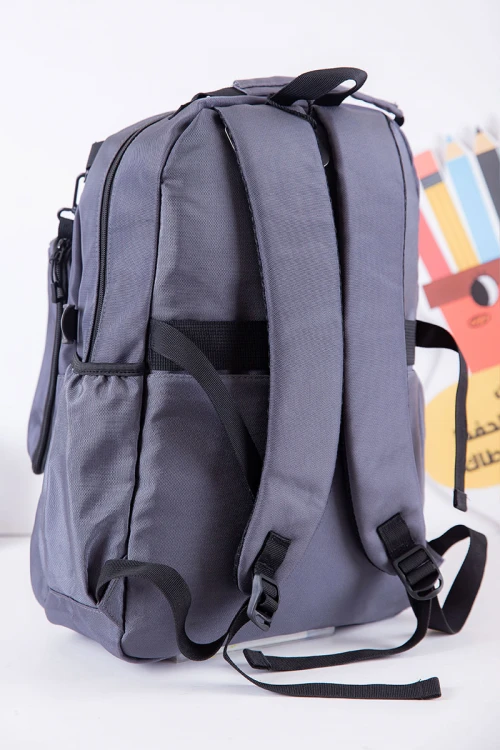 شنطة ظهر مدرسية ولادي لون رصاصي بجيوب متعددة مع مقلمة