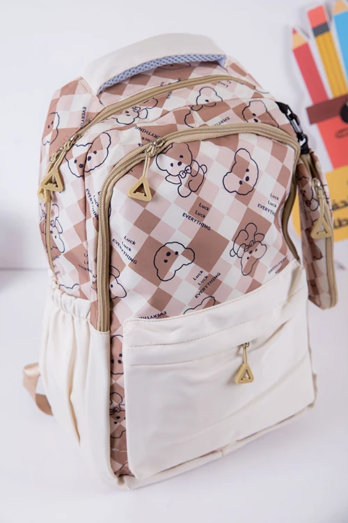 شنطة ظهر مدرسية بناتي لون بيج مزينة برسومات و كتابات بجيوب متعددة مع مقلمة