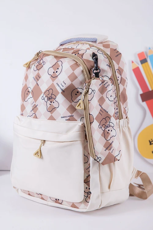 شنطة ظهر مدرسية بناتي لون بيج مزينة برسومات و كتابات بجيوب متعددة مع مقلمة