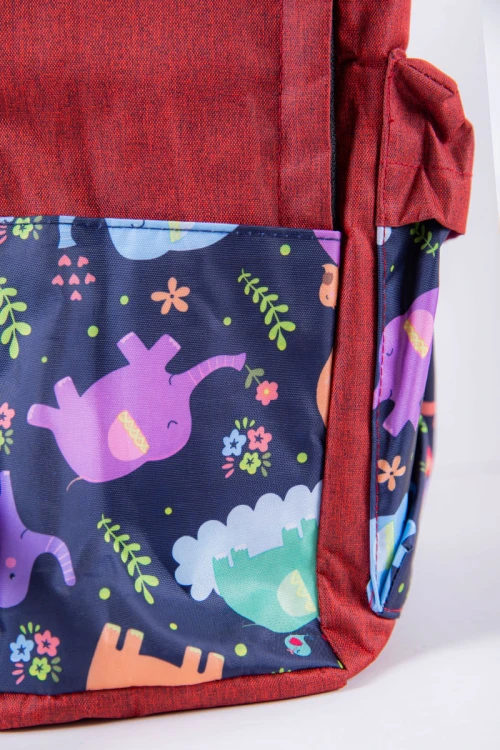 طقم شنط مدرسية قطعتين لون أحمر و كحلي مزينة برسومات كرتونية بجيوب متعددة