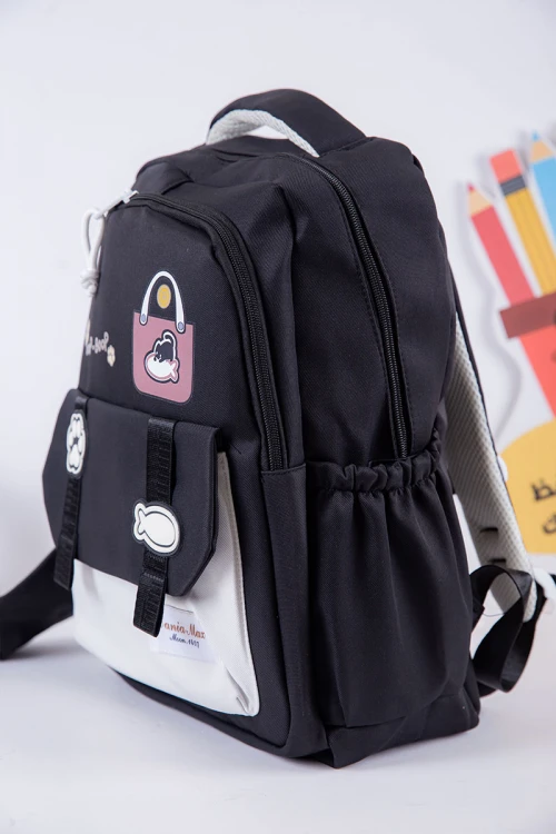 شنطة ظهر مدرسية متعددة الألوان بجيوب متعددة