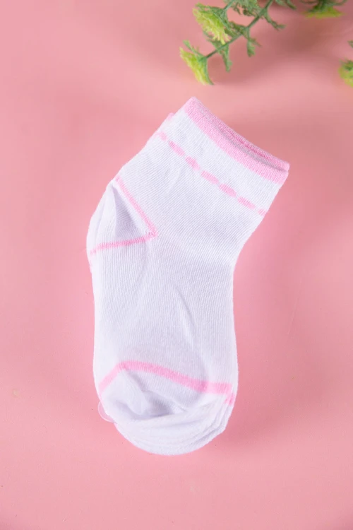 جوارب بناتي لون أبيض مزينة بخطوط باللون الوردي 3 حبات