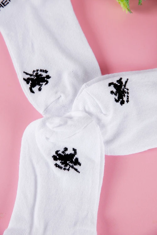 جوارب لون أبيض مزينة بكتابات و رسومات باللون الأسود 3 حبات