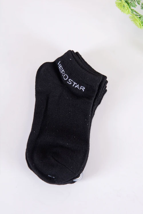 جوارب لون أسود مزينة بكتابات و رسومات باللون الأبيض 3 حبات