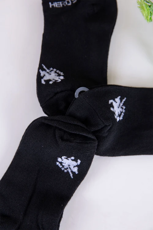 جوارب لون أسود مزينة بكتابات و رسومات باللون الأبيض 3 حبات