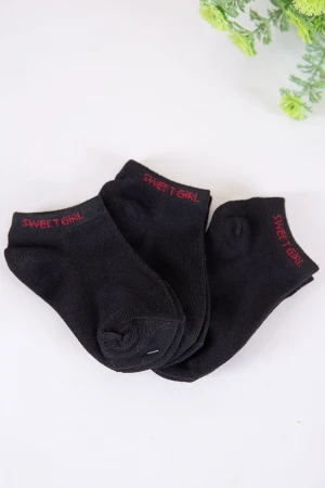 جوارب لون أسود مزينة بكتابات باللون الأحمر 3 حبات