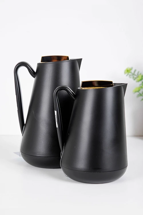 طقم 2 ترامس للقهوة و الشاي لون أسود بغطاء باللون الذهبي حافظ للحرارة و البرودة بسعة 1.5 لتر