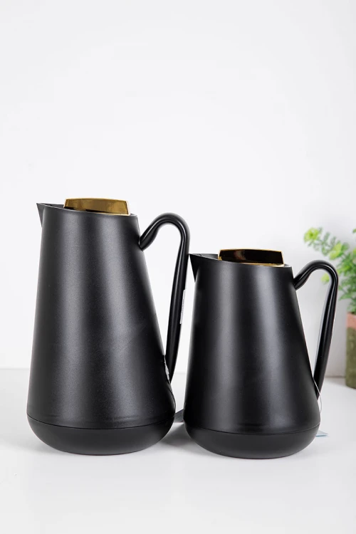 طقم 2 ترامس للقهوة و الشاي لون أسود بغطاء باللون الذهبي حافظ للحرارة و البرودة بسعة 1.5 لتر