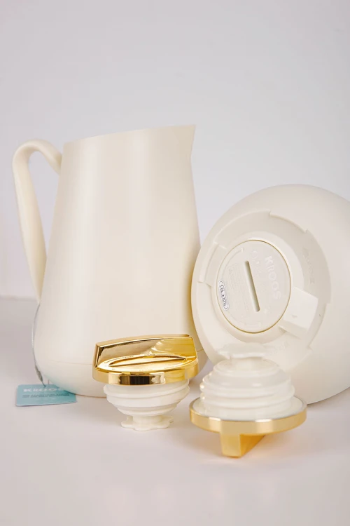 طقم 2 ترامس للقهوة و الشاي لون اوف وايت بغطاء باللون الذهبي حافظ للحرارة و البرودة بسعة 1.5 لتر