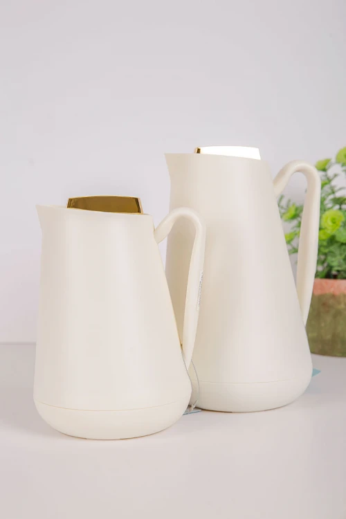 طقم 2 ترامس للقهوة و الشاي لون اوف وايت بغطاء باللون الذهبي حافظ للحرارة و البرودة بسعة 1.5 لتر