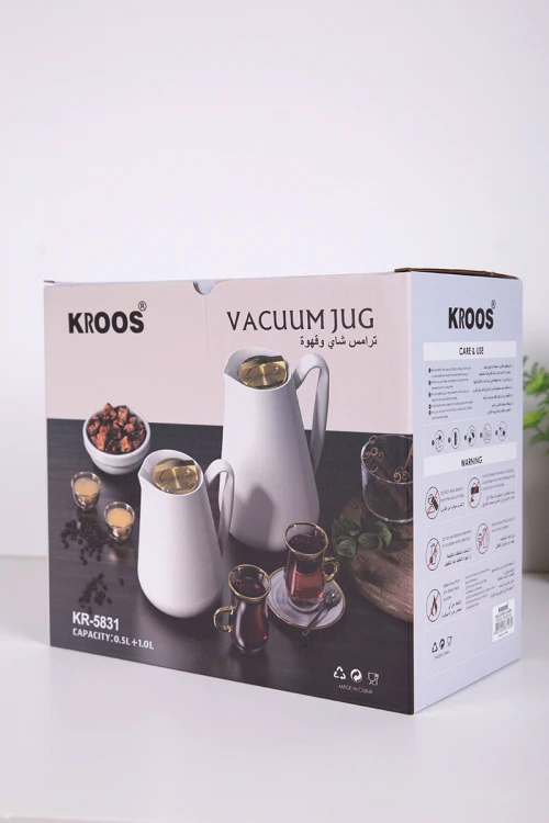 طقم 2 ترامس للقهوة و الشاي لون بيج غامق بغطاء باللون الذهبي حافظ للحرارة و البرودة بسعة 1.5 لتر