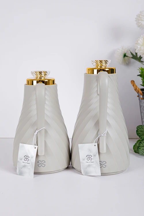 طقم 2 ترامس للقهوة و الشاي لون رمادي بغطاء باللون الذهبي حافظ للحرارة و البرودة بسعة 1.7 لتر