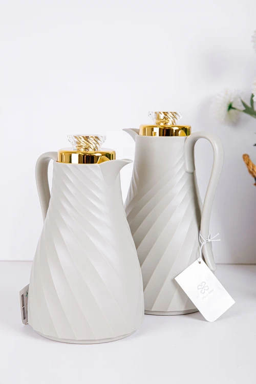 طقم 2 ترامس للقهوة و الشاي لون رمادي بغطاء باللون الذهبي حافظ للحرارة و البرودة بسعة 1.7 لتر