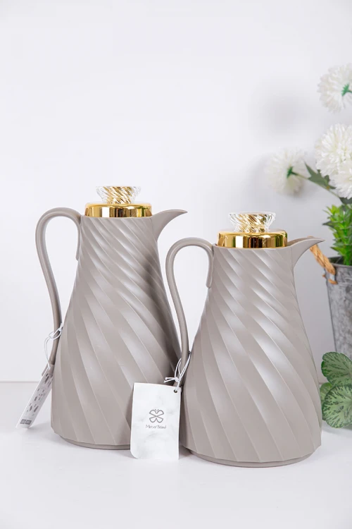 طقم 2 ترامس للقهوة و الشاي لون رصاصي بغطاء باللون الذهبي حافظ للحرارة و البرودة بسعة 1.7 لتر