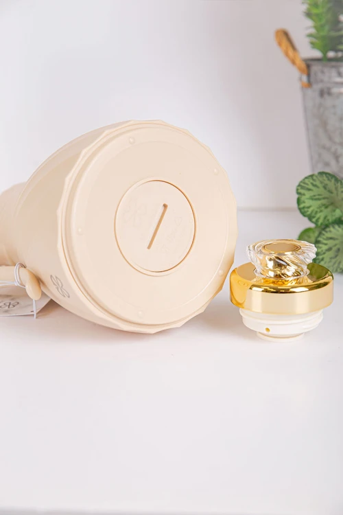 طقم 2 ترامس للقهوة و الشاي لون بيج بغطاء باللون الذهبي حافظ للحرارة و البرودة بسعة 1.7 لتر