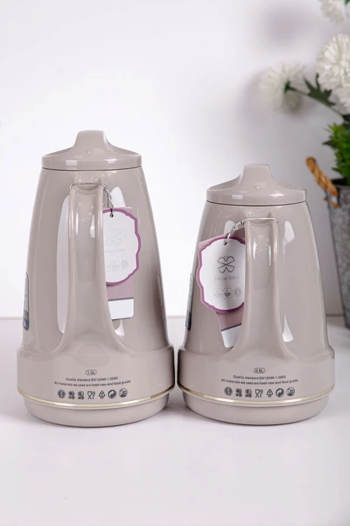 طقم 2 ترامس للقهوة و الشاي لون بيج غامق حافظ للحرارة و البرودة بسعة 1.6 لتر