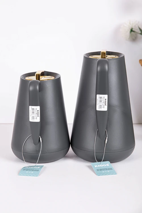 طقم 2 ترامس للقهوة و الشاي لون رصاصي بغطاء باللون الذهبي حافظ للحرارة و البرودة بسعة 1.5 لتر