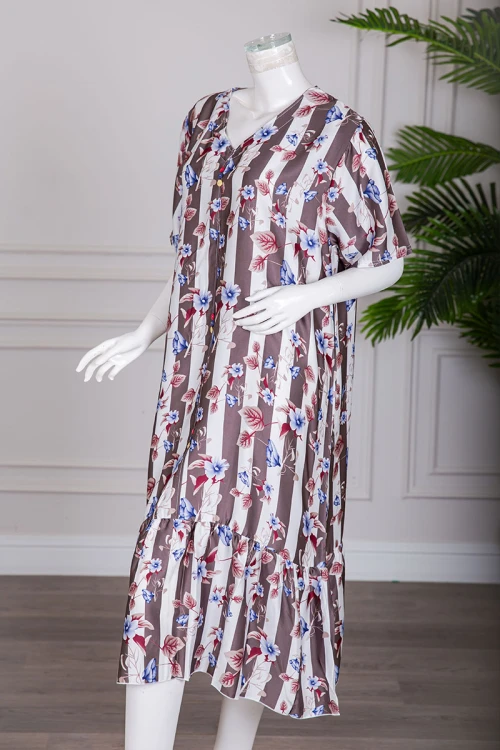 قميص نسائي ميدي مشجر و مخطط باللون الأبيض و البني بياقة قصة سبعة بأزرار من الأمام و أكمام قصيرة