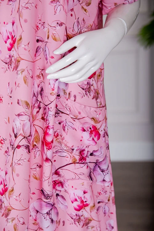 قميص نسائي ميدي لون وردي مشجر بياقة قصة سبعة و بجيوب و أكمام قصيرة