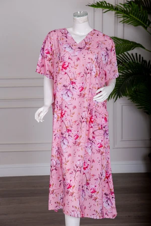 قميص نسائي ميدي لون وردي مشجر بياقة قصة سبعة و بجيوب و أكمام قصيرة 