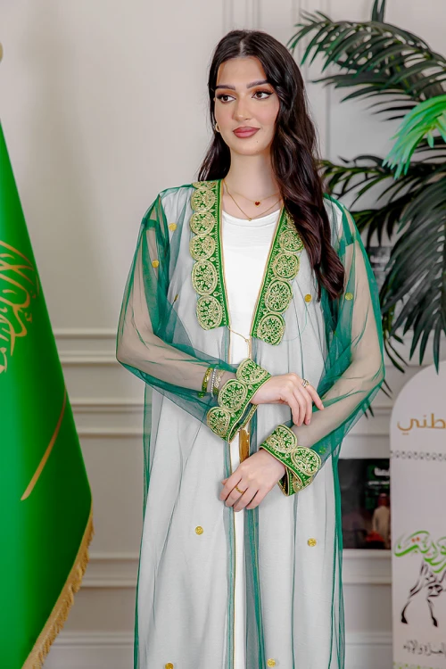 بشت-نسائي-عسيري-لليوم-الوطني-لون-أخضر-غامق-مزين-بتطريز-