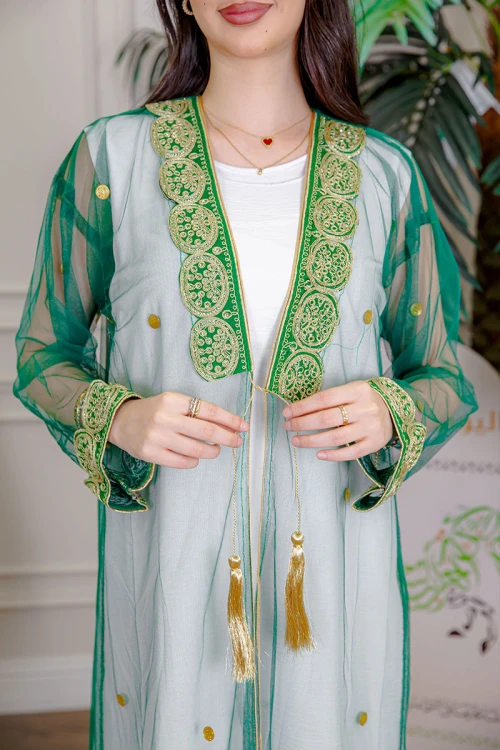 بشت-نسائي-عسيري-لليوم-الوطني-لون-أخضر-غامق-مزين-بتطريز-