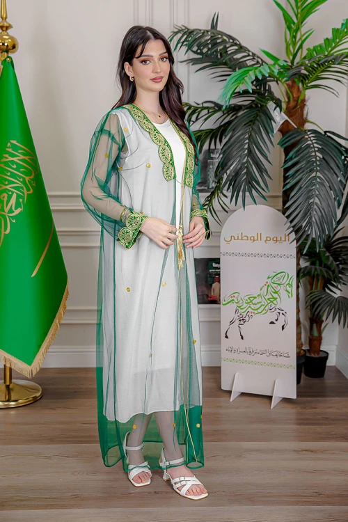 بشت-نسائي-عسيري-لليوم-الوطني-لون-أخضر-غامق-مزين-بتطريز-