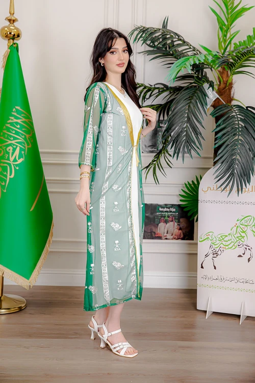 بشت-نسائي-عسيري-لليوم-الوطني-لون-أخضر-غامق-مزين-برسومات-تراثية