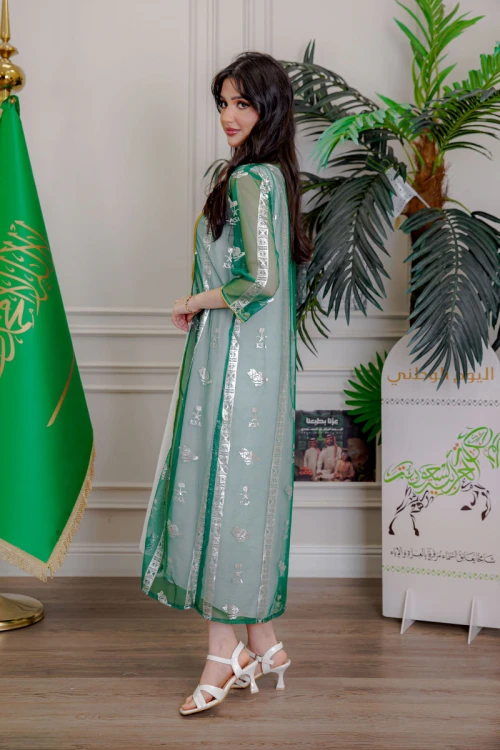 بشت-نسائي-عسيري-لليوم-الوطني-لون-أخضر-غامق-مزين-برسومات-تراثية
