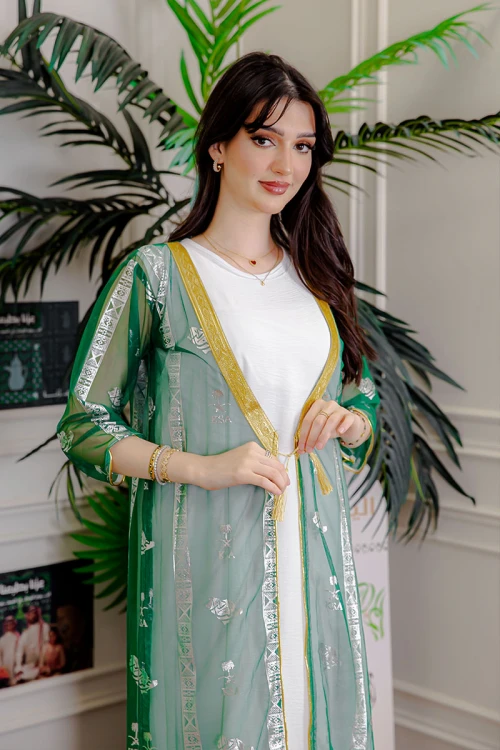 بشت-نسائي-عسيري-لليوم-الوطني-لون-أخضر-غامق-مزين-برسومات-تراثية