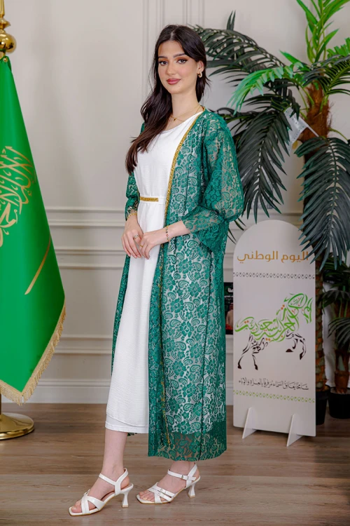 جلابية-نسائية-قطعتين-لليوم-الوطني-لون-أبيض-و-أخضر-دانتيل-بتطريز-ذهبي