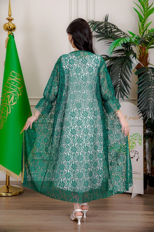 جلابية-نسائية-قطعتين-لليوم-الوطني-لون-أبيض-و-أخضر-دانتيل-بتطريز-ذهبي