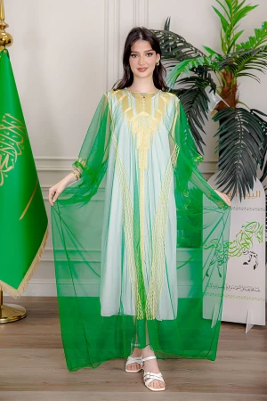 بشت نسائي عسيري لليوم الوطني لون اخضر مزين بتطريز تراثي ياقة دائرية و أكمام طويلة  