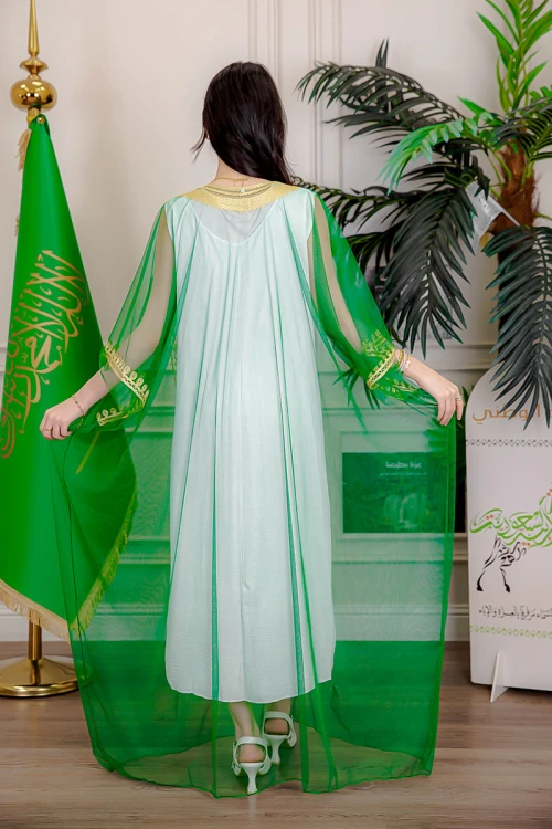 بشت-نسائي-عسيري-لليوم-الوطني-لون-أخضر-غامق-مزين-برسومات-تراثية