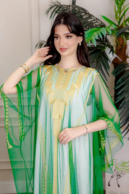 بشت-نسائي-عسيري-لليوم-الوطني-لون-أخضر-غامق-مزين-برسومات-تراثية