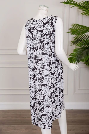 قميص نسائي قصير لون أسود مشجر باللون الأبيض  ياقة دائرية بدون أكمام