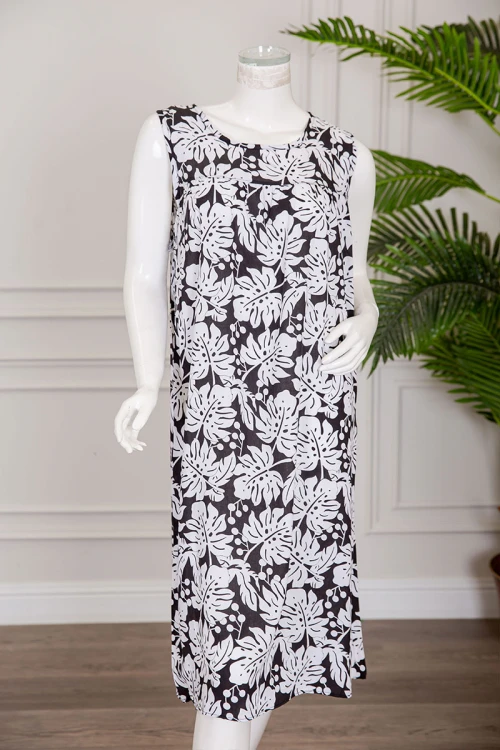 قميص نسائي قصير لون أسود مشجر باللون الأبيض  ياقة دائرية بدون أكمام