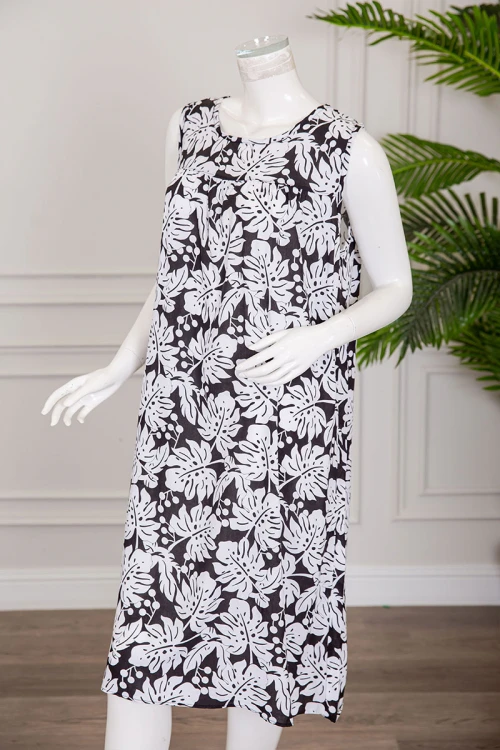 قميص نسائي قصير لون أسود مشجر باللون الأبيض  ياقة دائرية بدون أكمام