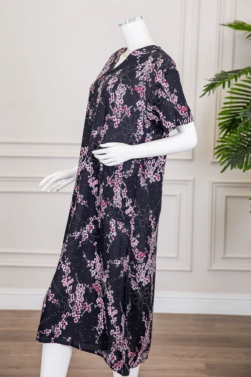 قميص نسائي ميدي لون أسود مشجر مزين بفصوص ياقة قصة سبعة و أكمام قصيرة