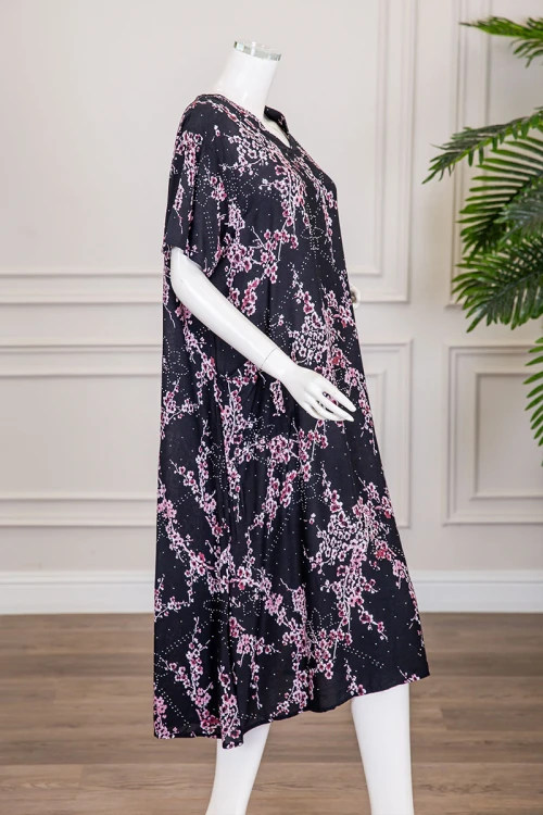 قميص نسائي ميدي لون أسود مشجر مزين بفصوص ياقة قصة سبعة و أكمام قصيرة