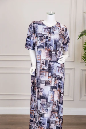 قميص نسائي طويل مزين برسومات و أشكال ملونة بفصوص ياقة دائرية بأزرار من الأمام و أكمام قصيرة 