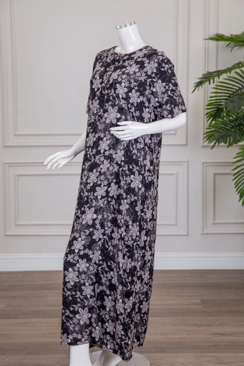 قميص نسائي طويل لون أسود مشجر باللون الرمادي مزين بفصوص ياقة دائرية بأزرار من الأمام و أكمام قصيرة