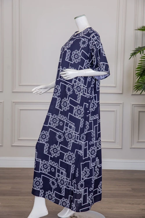 قميص نسائي طويل لون كحلي مزين برسومات و أشكال هندسية ياقة دائرية بأزرار من الأمام و أكمام قصيرة