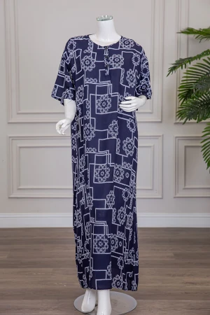 قميص نسائي طويل لون كحلي مزين برسومات و أشكال هندسية ياقة دائرية بأزرار من الأمام و أكمام قصيرة 