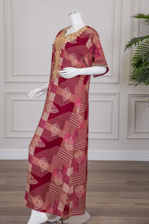 قميص نسائي طويل لون أحمر مزين برسومات و أشكال ياقة كلفة مطرزة باللون الذهبي و بأكمام قصيرة