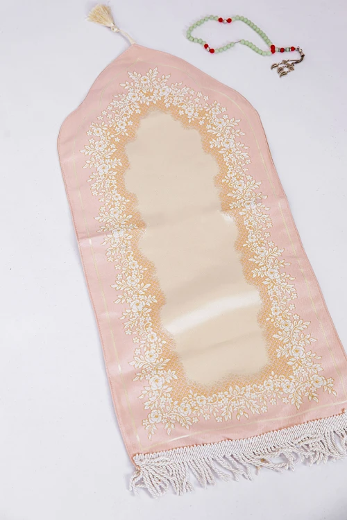 سجادة صلاة متعددة الألوان