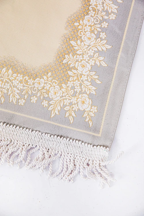 سجادة صلاة متعددة الألوان